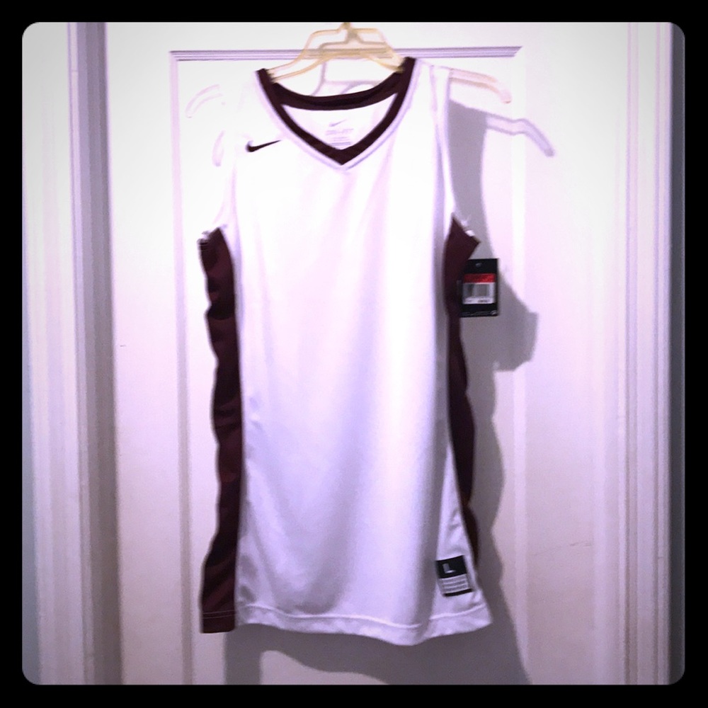 Nike women’s basketball top